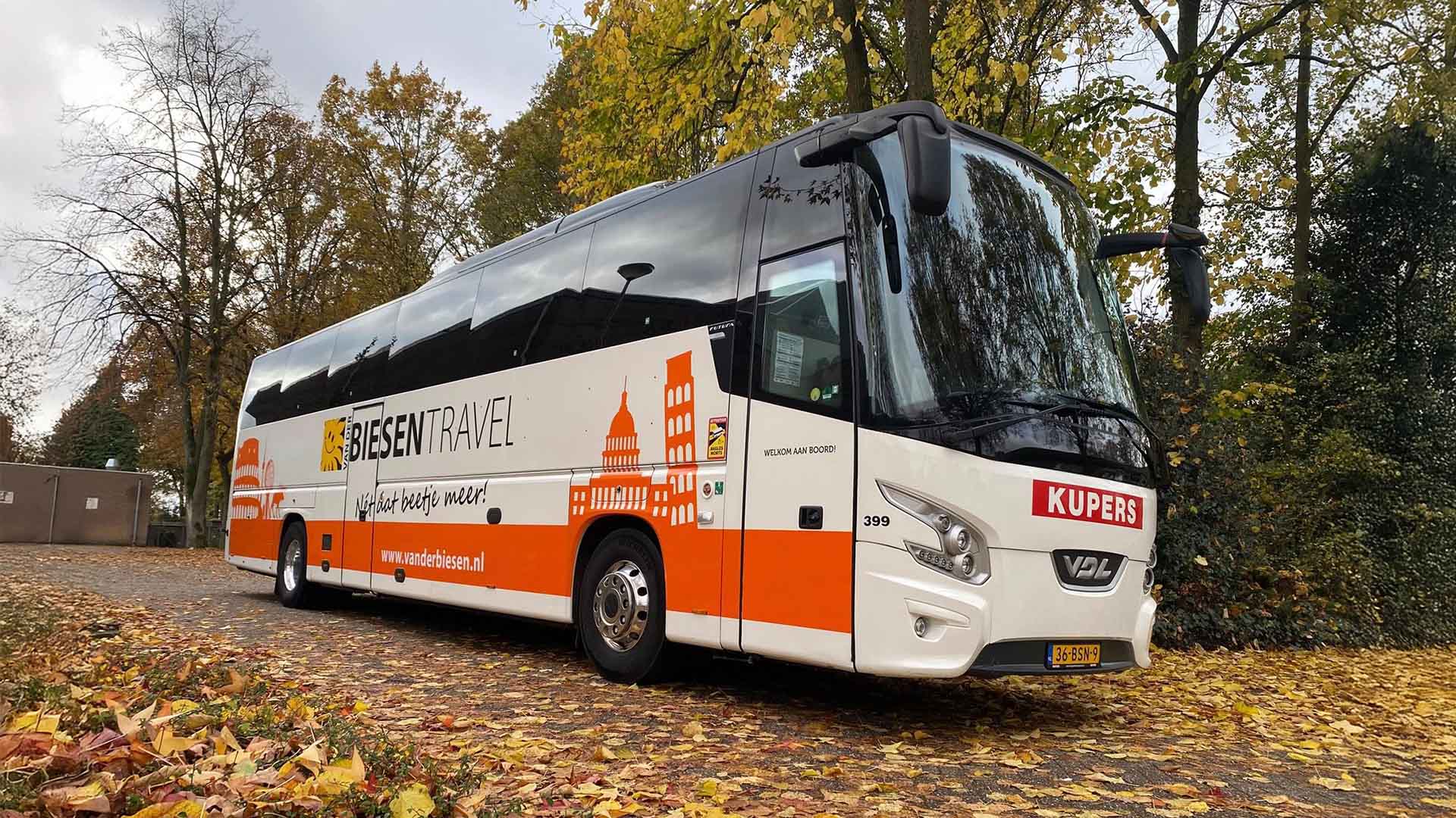 Biesen Travel touringcar in de herfst