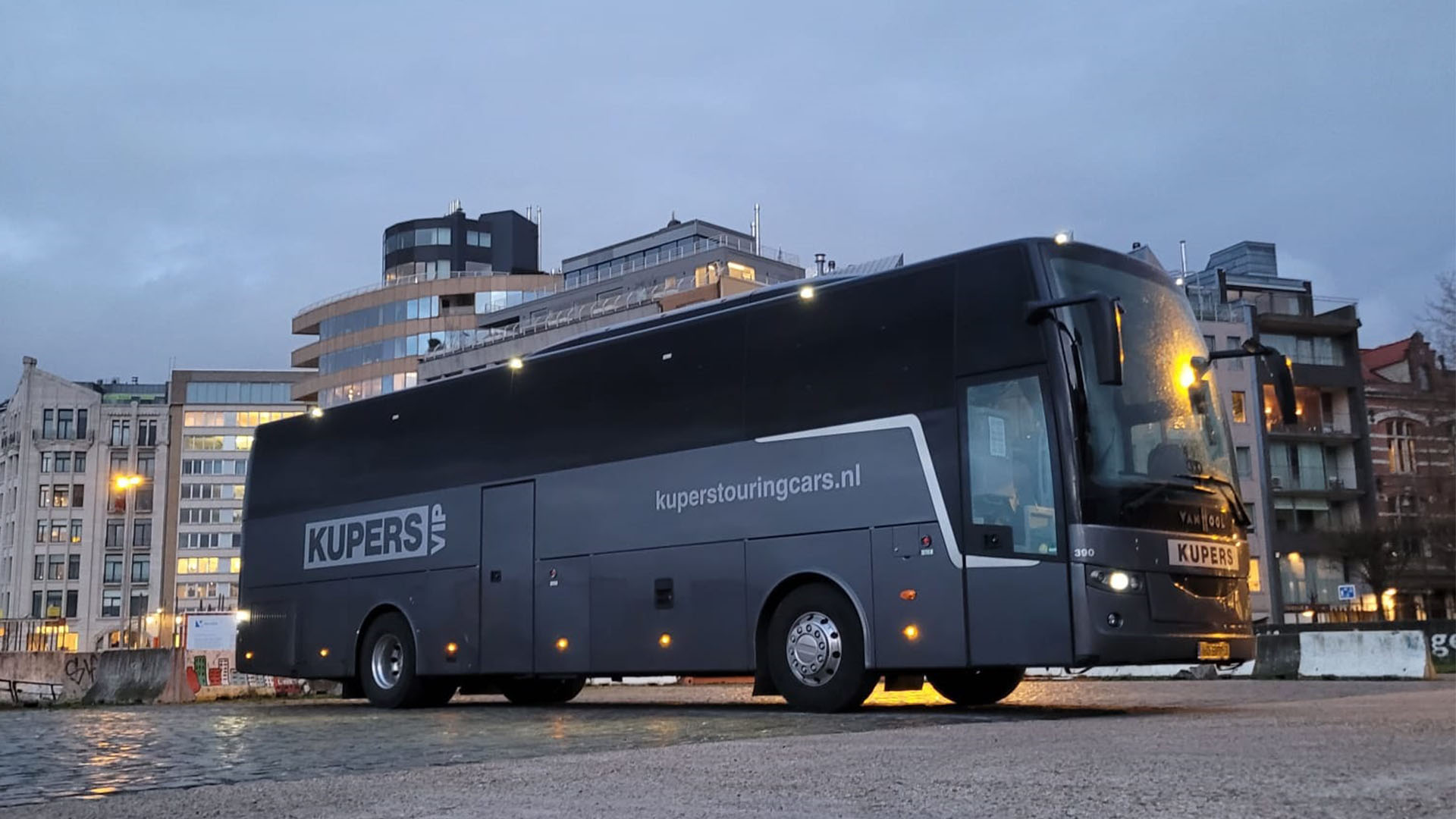 VIP touringcar van Kupers Touringcars
